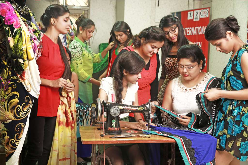 Become A Fashion Designer With These Basic Steps - UID Surat